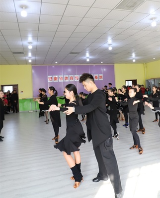 蚌埠华夏尚都有教男孩体育舞蹈的培训中心吗 值得信赖 蚌埠市领航舞蹈